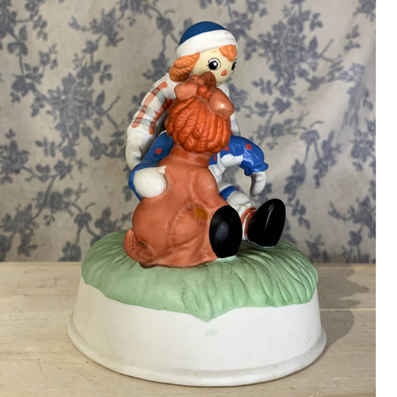 Vintage Raggedy Ann & Andy Musical Figurine It's A Small World - Picture 4 of 7